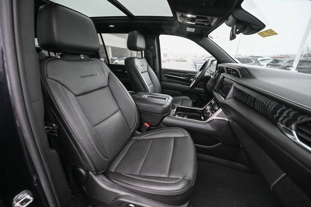 Used 2023 GMC Yukon XL Denali image 24