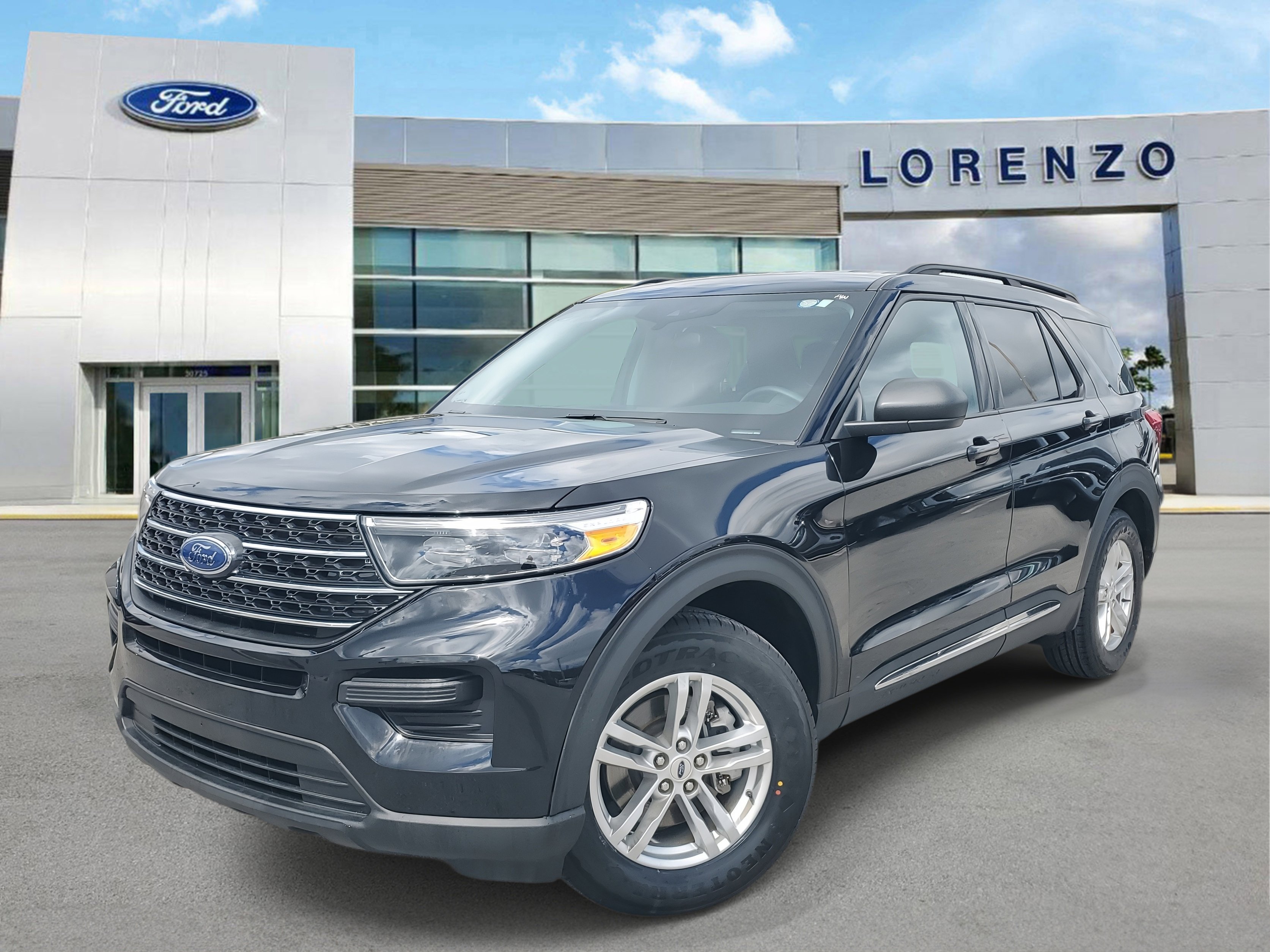 Used 2023 Ford Explorer XLT image 1