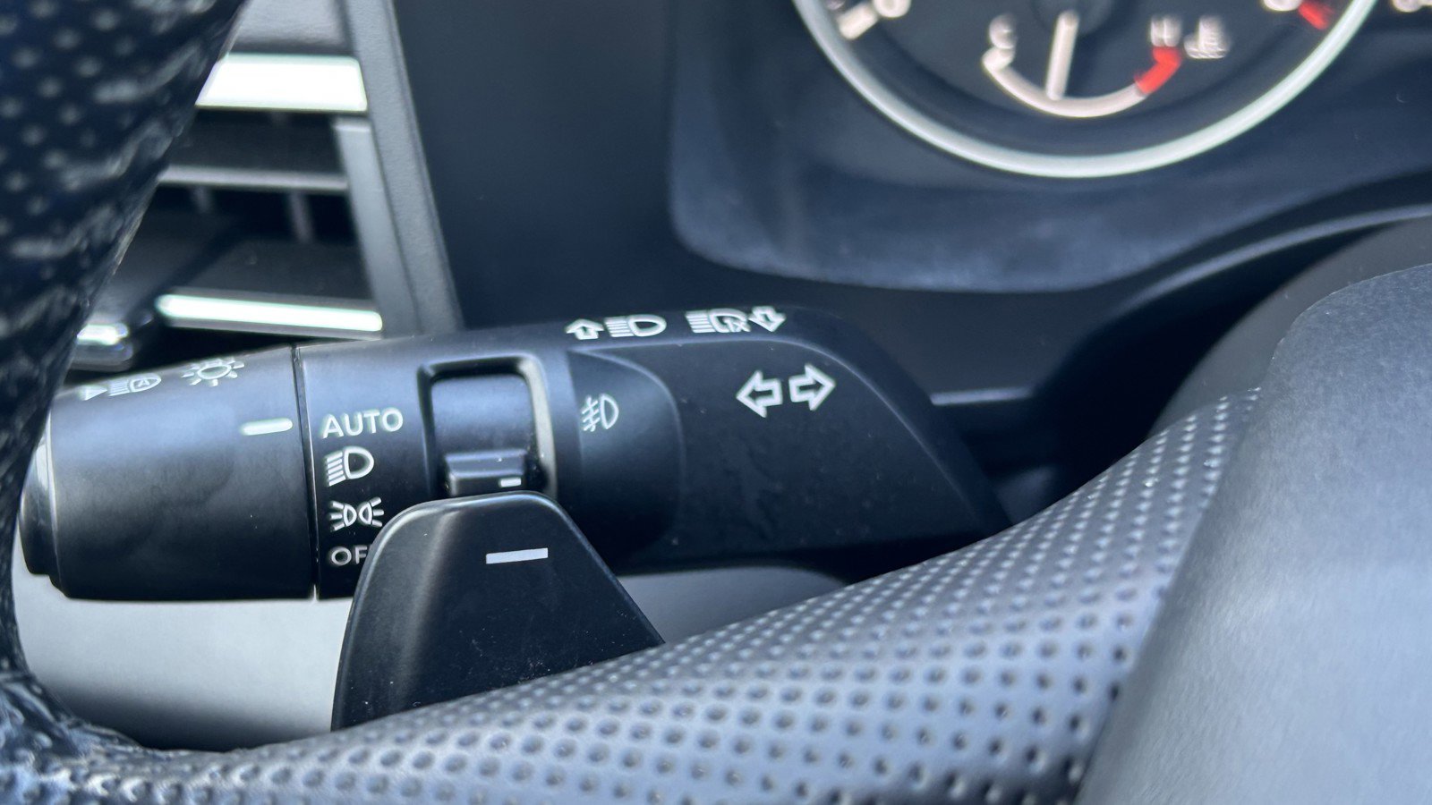 Used 2024 Mitsubishi Outlander SE image 25