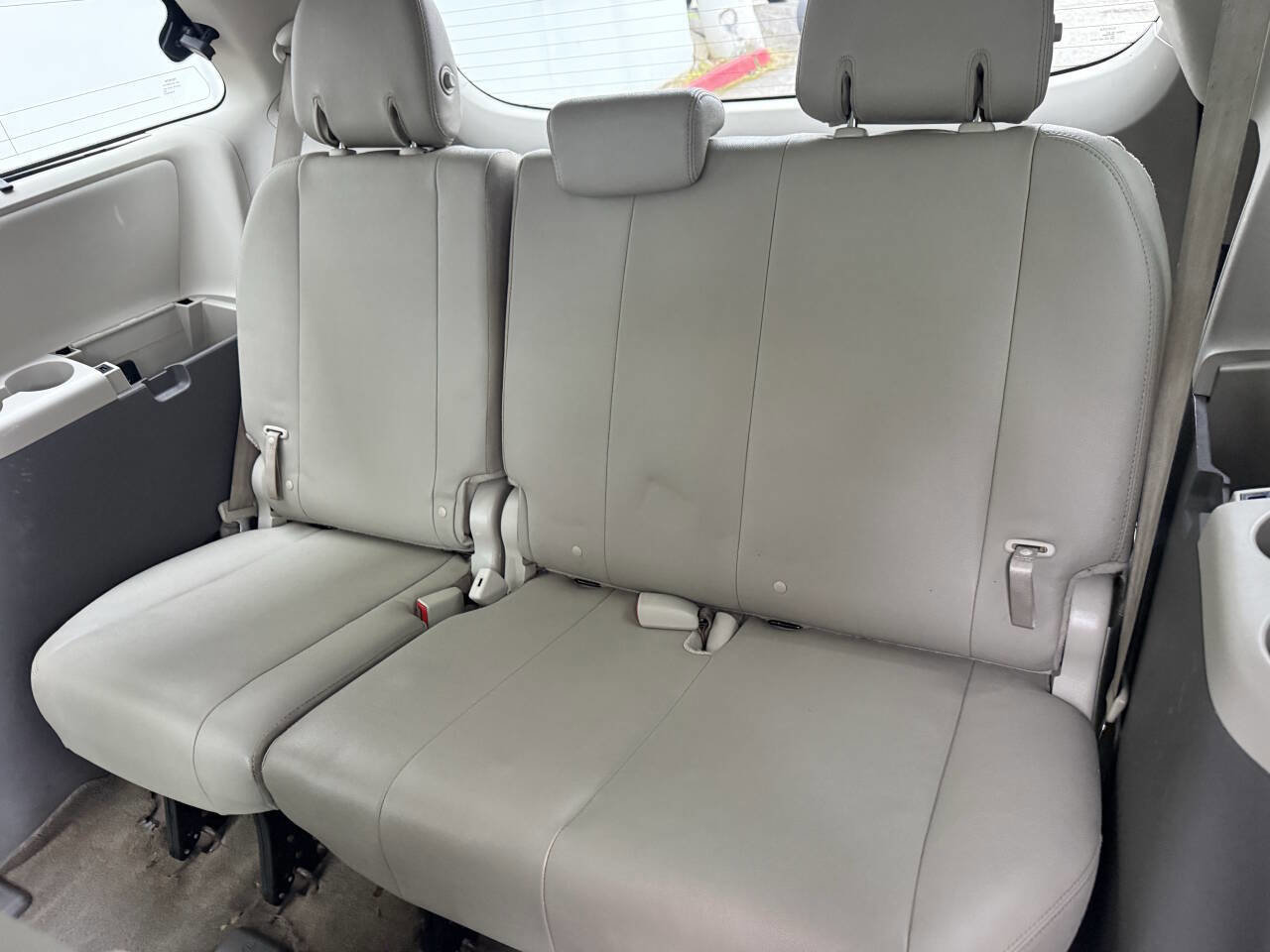 Used 2016 Toyota Sienna XLE Premium FWD image 14