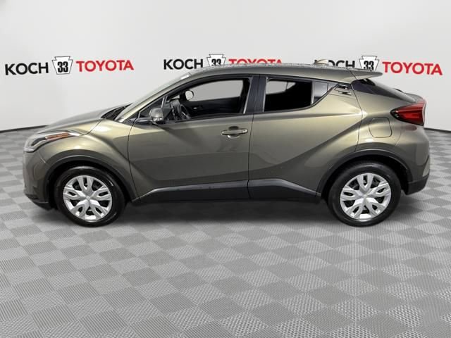 Used 2021 Toyota C-HR LE image 4