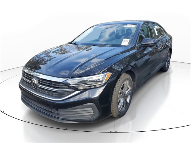 Used 2024 Volkswagen Jetta SE image 3