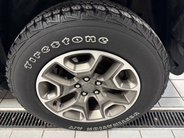 Used 2020 Jeep Cherokee Trailhawk w/ Cold Weather Group image 11