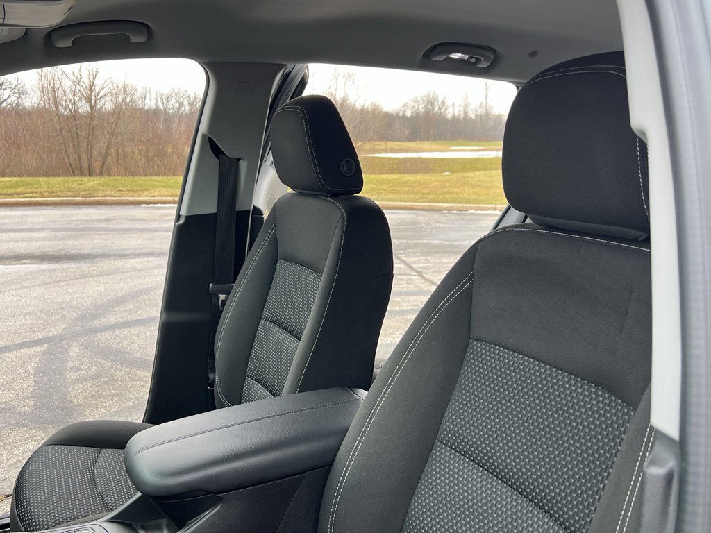 Used 2024 GMC Terrain SLE w/ Driver Convenience Package image 16