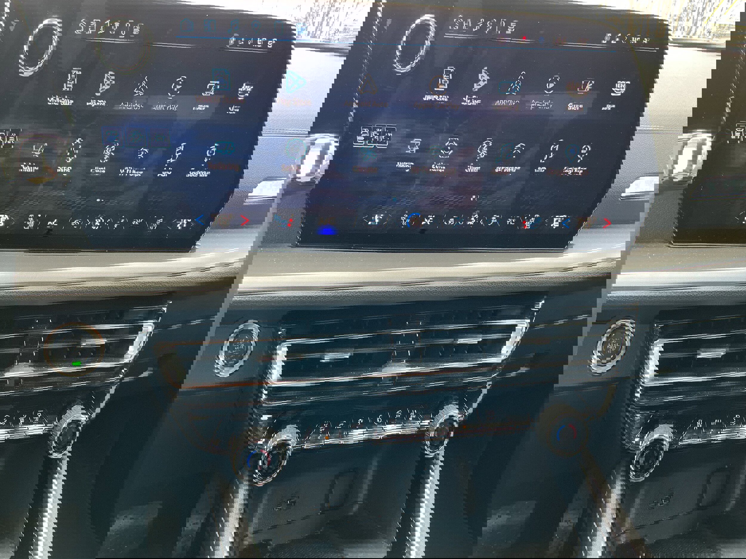 Certified 2025 Chevrolet Traverse LT AWD/4WD image 8