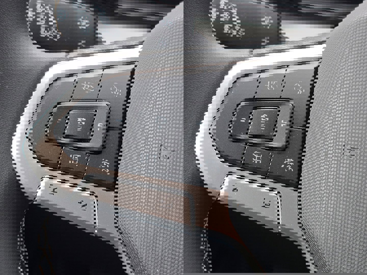 Certified 2025 Volkswagen Taos S AWD/4WD image 11