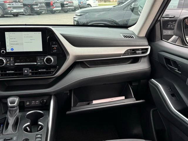 Used 2024 Toyota Highlander LE image 33