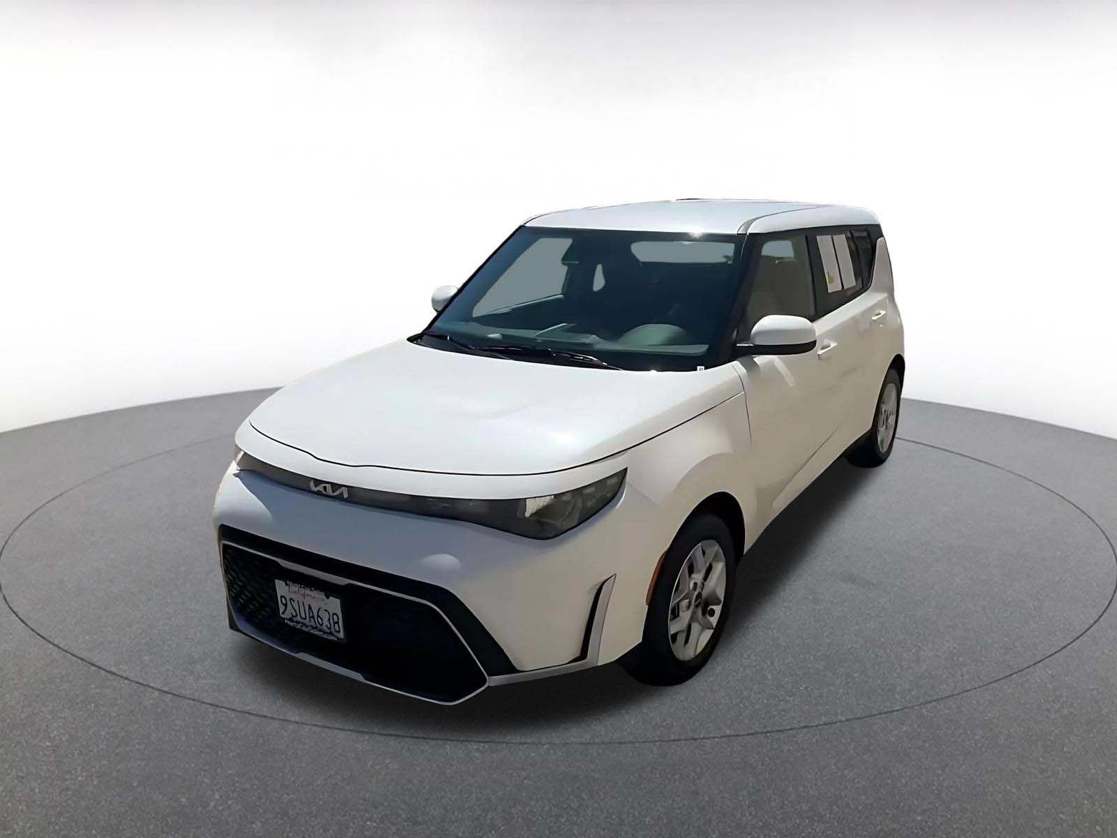 Used 2025 Kia Soul LX w/ LX Technology Package FWD image 5