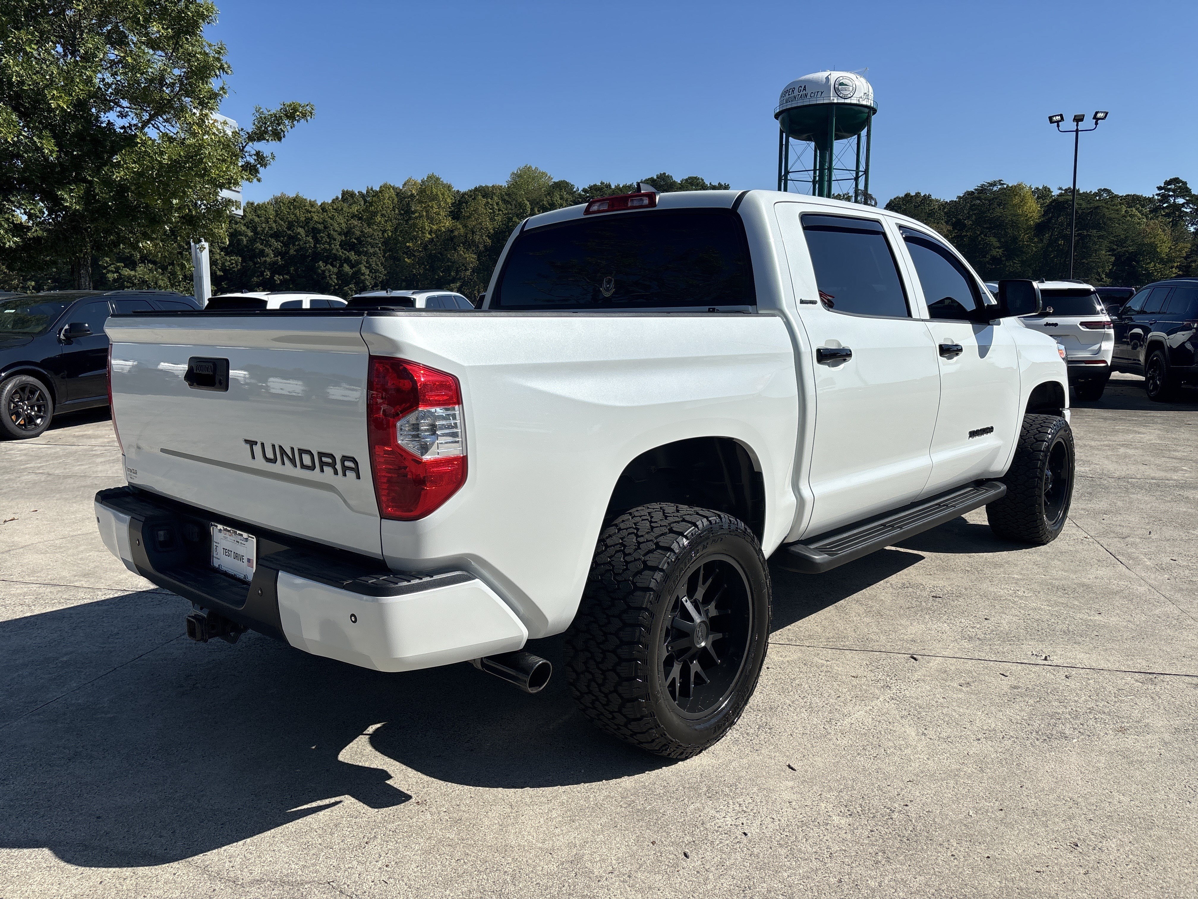 Used 2021 Toyota Tundra Limited w/ Limited Premium Package AWD/4WD image 6