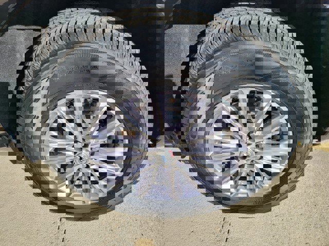 Used 2024 Buick Enclave Essence w/ LPO, Floor Liner Package AWD/4WD image 18