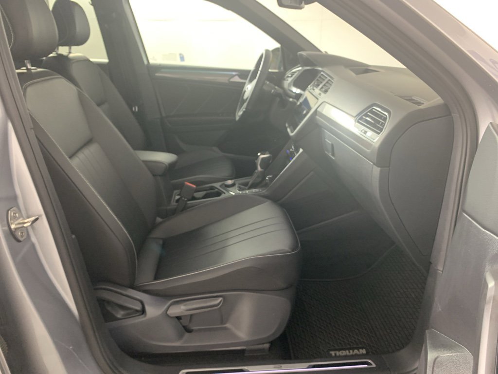 Used 2024 Volkswagen Tiguan SE R-Line image 45