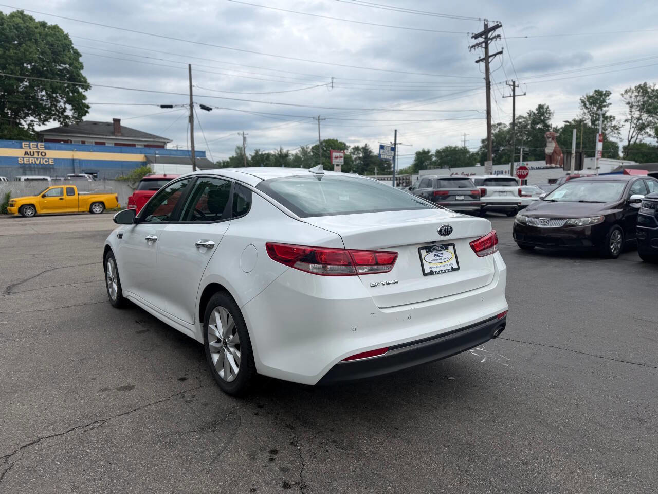 Used 2018 Kia Optima LX w/ 17" Alloy Wheels Package FWD image 6
