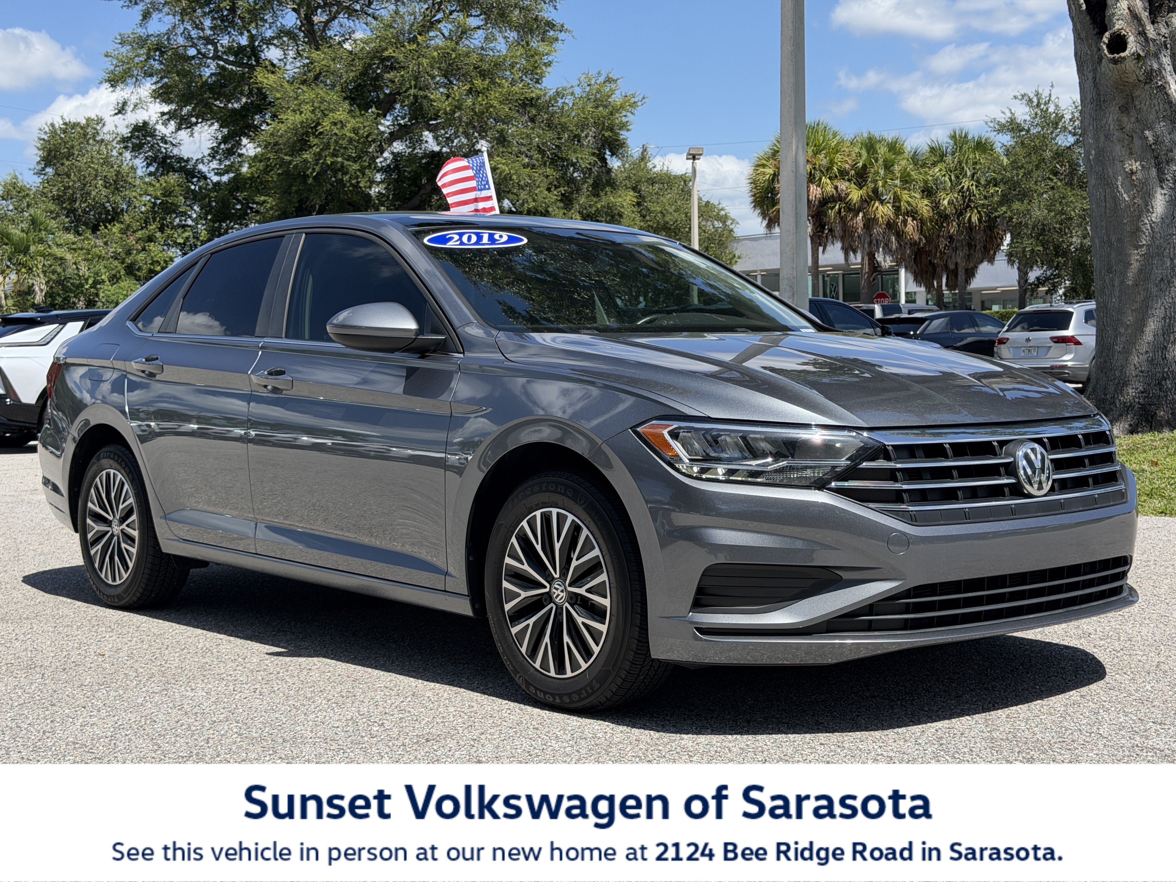 Used 2019 Volkswagen Jetta SE w/ Cold Weather Package FWD image 1