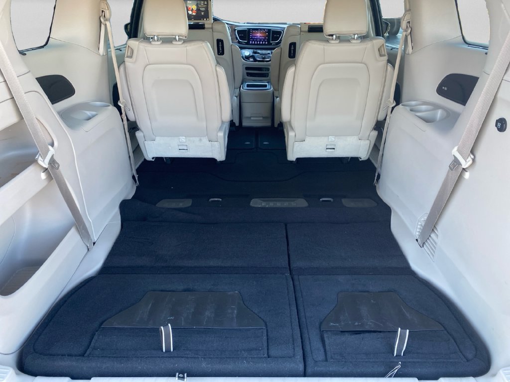 Used 2017 Chrysler Pacifica Touring-L Plus FWD image 29