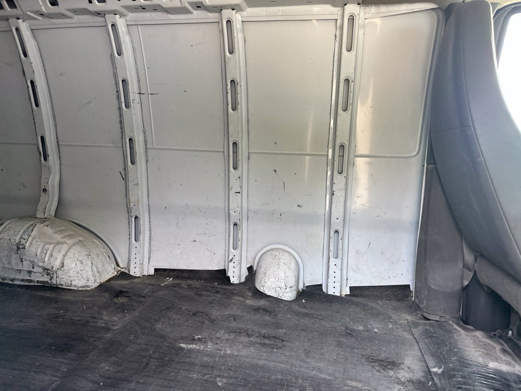 Used 2011 Chevrolet Express 3500 RWD image 19