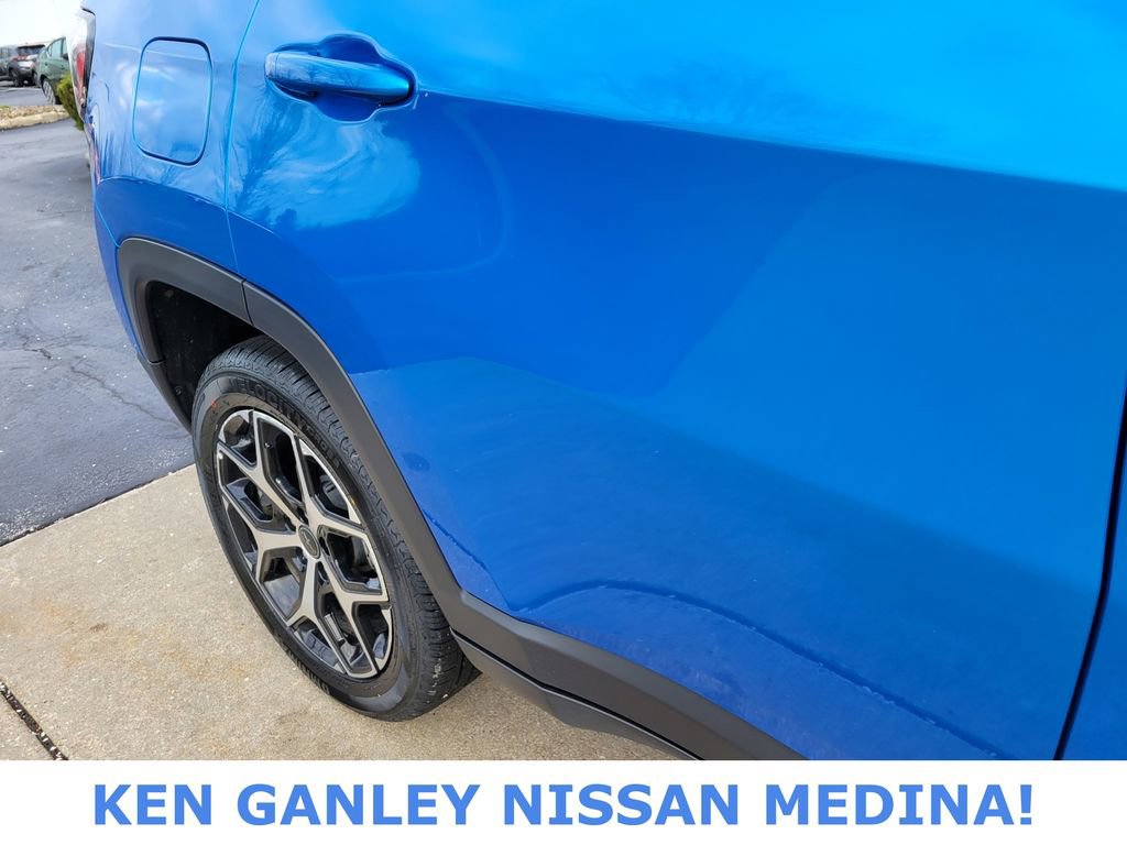 Used 2025 Jeep Compass Limited image 14