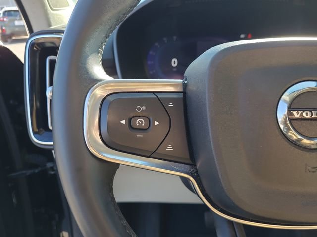 Used 2023 Volvo XC40 B5 Plus image 27