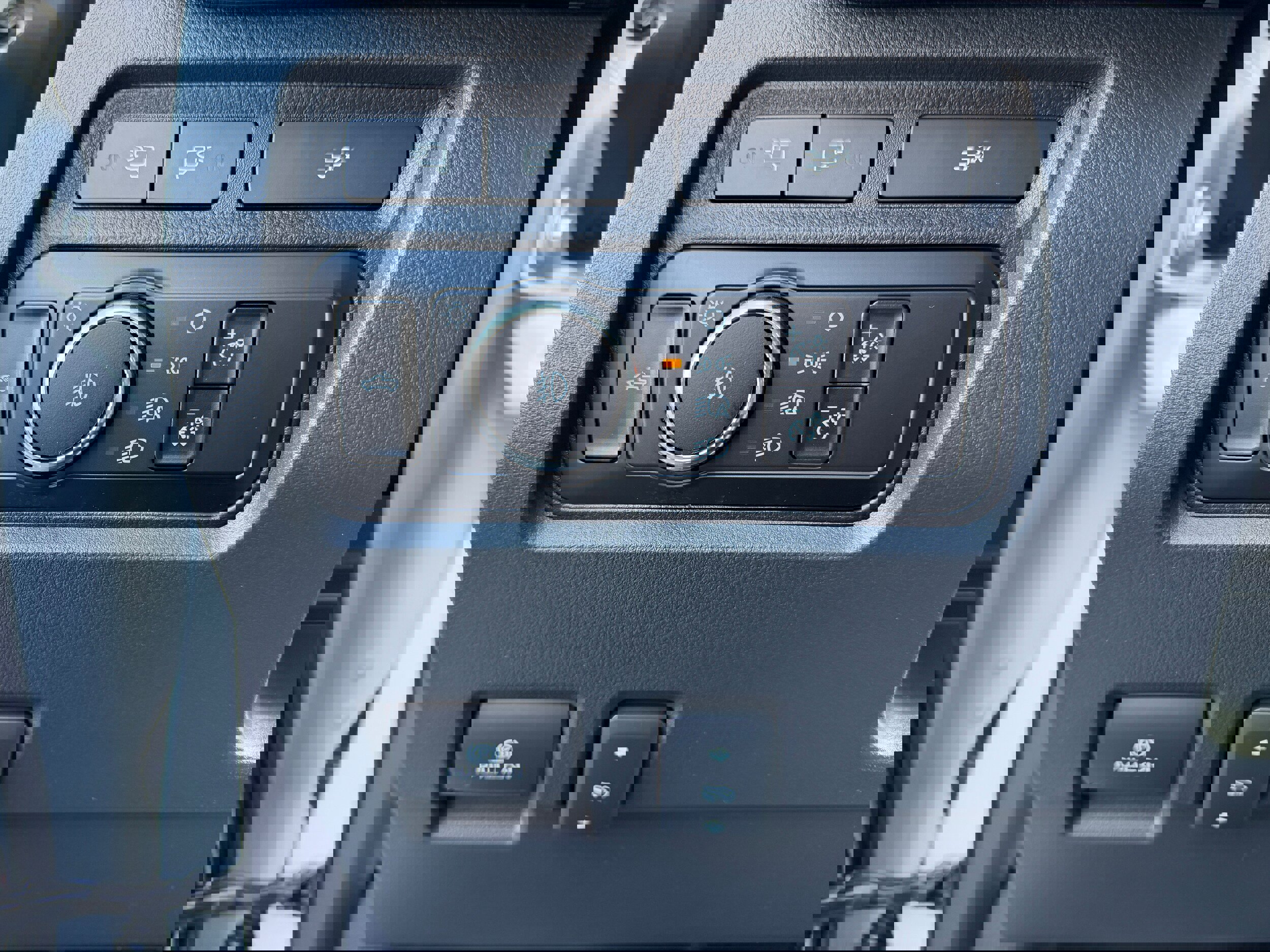 Certified 2024 Ford F350 Lariat w/ Lariat Ultimate Package image 16