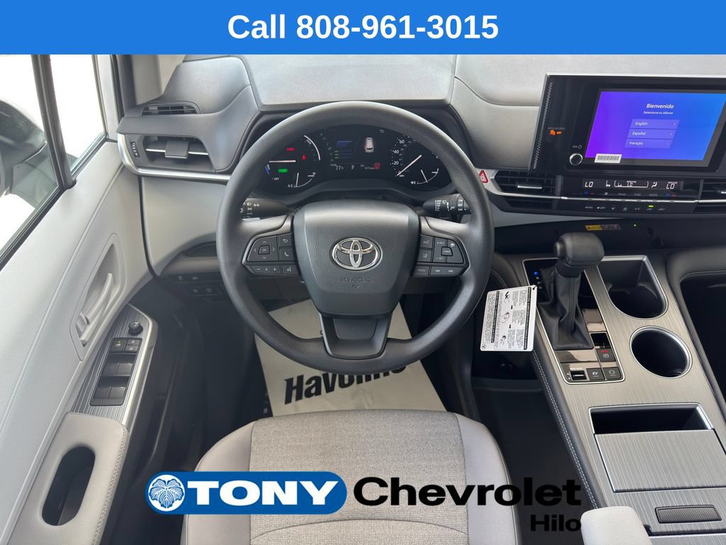 Used 2026 Toyota Sienna LE FWD image 12