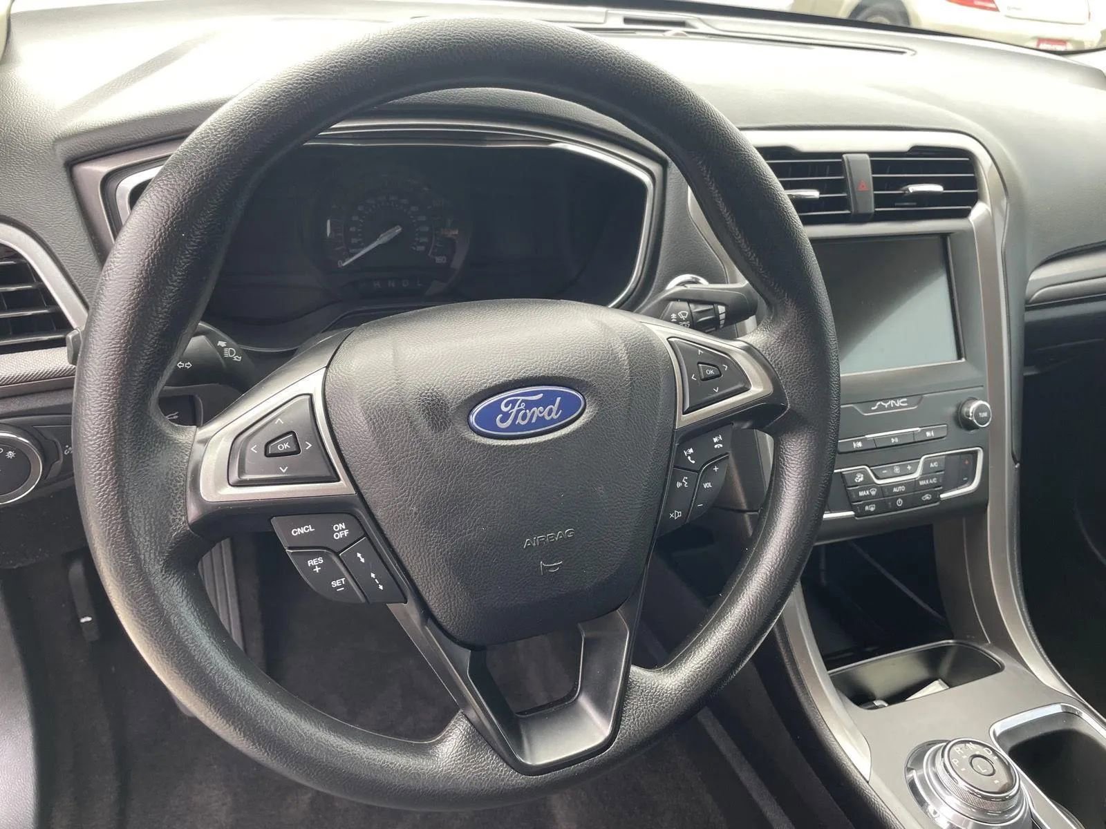 Used 2020 Ford Fusion SE image 10