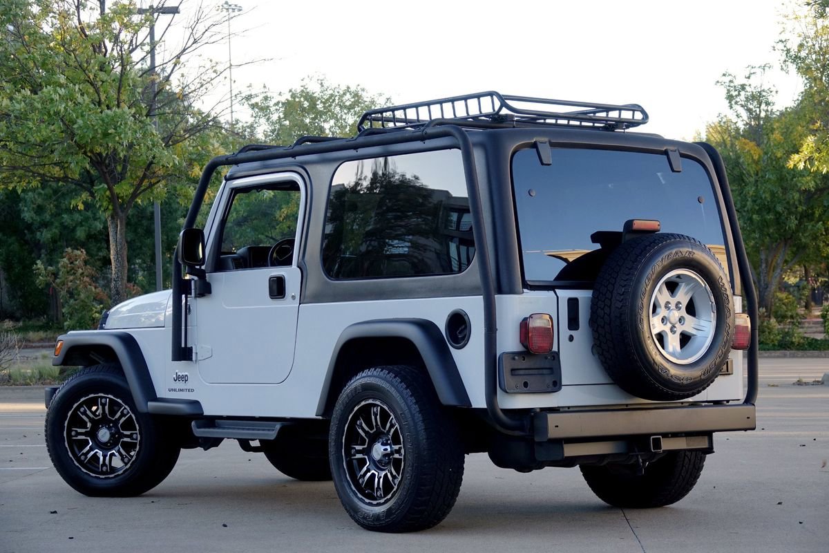 Used 2006 Jeep Wrangler Unlimited w/ Premium Audio Group image 4