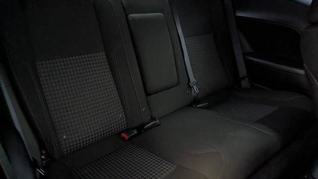 Used 2017 Dodge Challenger R/T w/ Driver Convenience Group RWD image 17