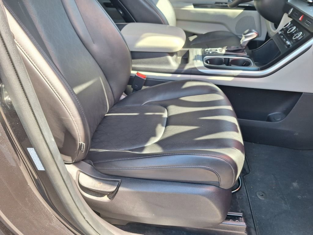 Used 2023 Kia Carnival LX image 27