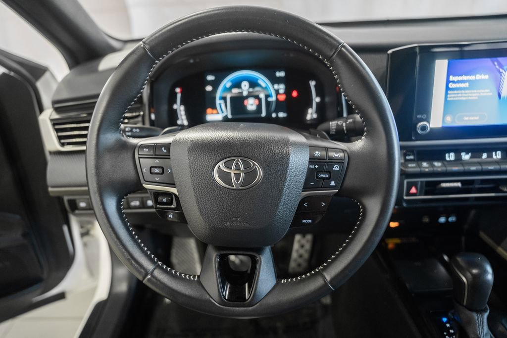 Used 2025 Toyota Camry SE FWD image 29