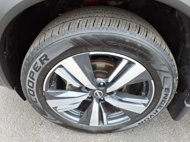 Used 2023 Nissan Rogue SL w/ SL Premium Package image 9