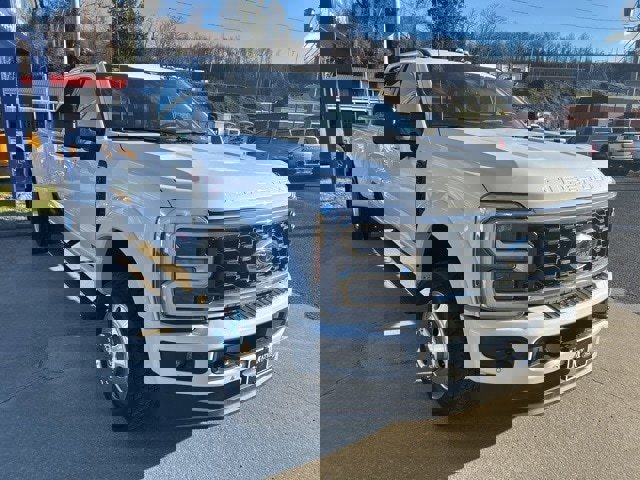 Used 2025 Ford F450 Platinum w/ FX4 Off-Road Package image 20