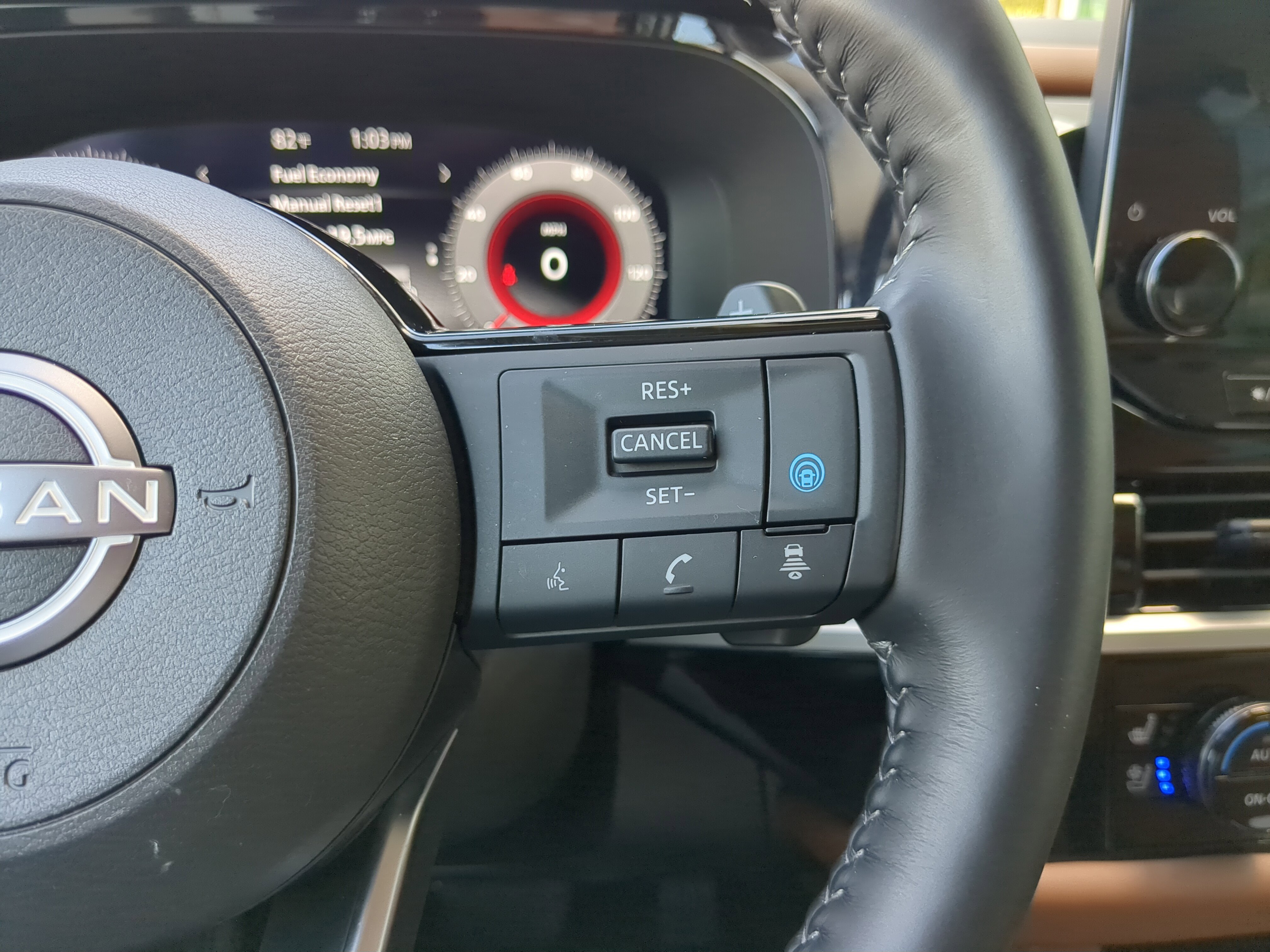 Used 2024 Nissan Pathfinder Platinum w/ Cargo Package image 29