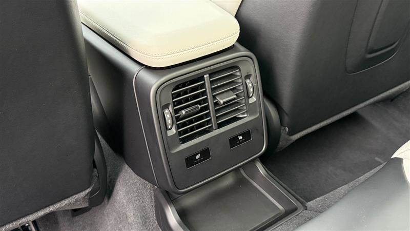 Used 2022 Porsche Taycan Turbo S w/ Premium Package image 18