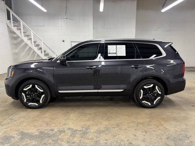 Used 2025 Kia Telluride S FWD image 4