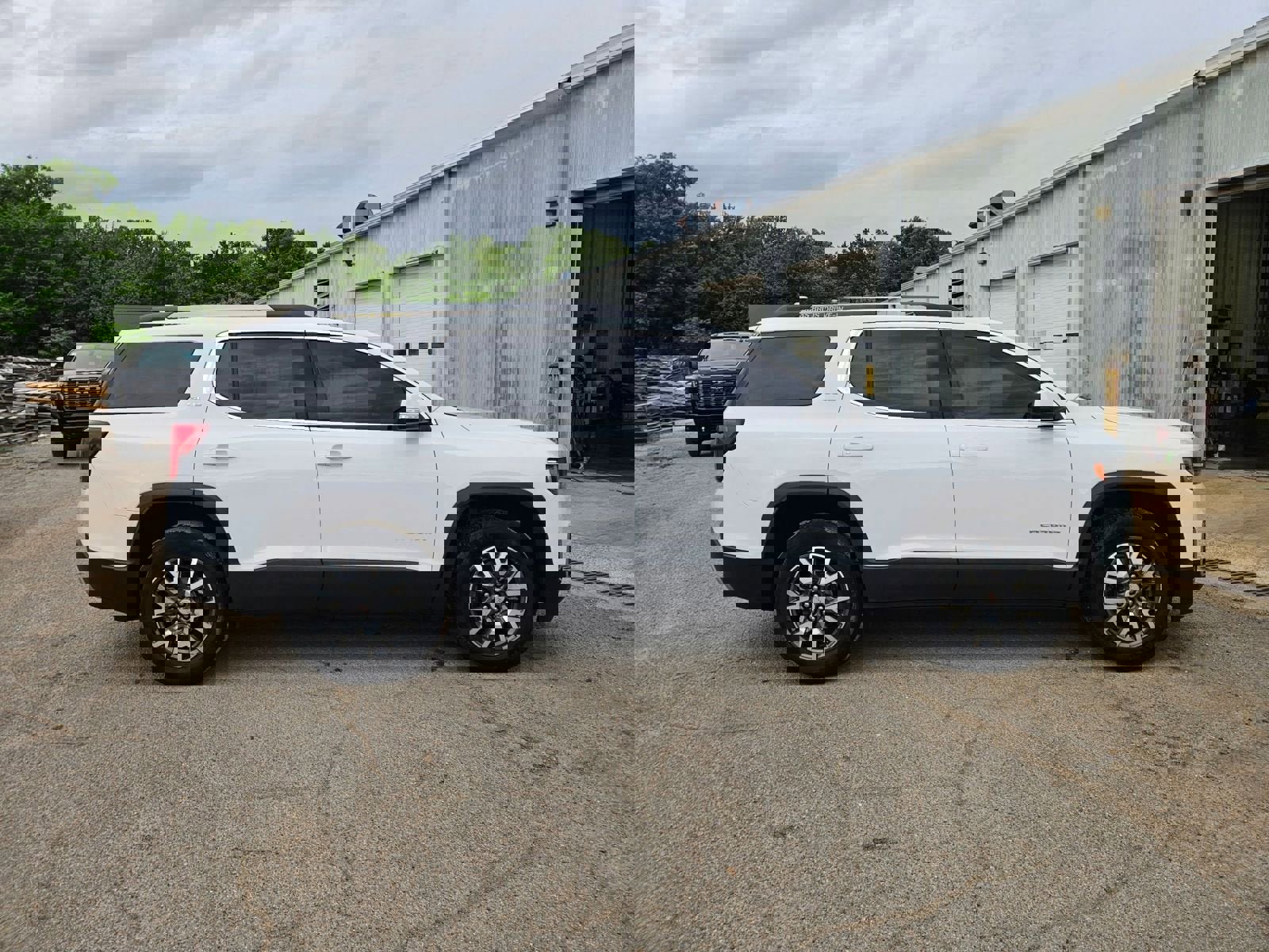 Used 2021 GMC Acadia SLE w/ Driver Convenience Package FWD image 7