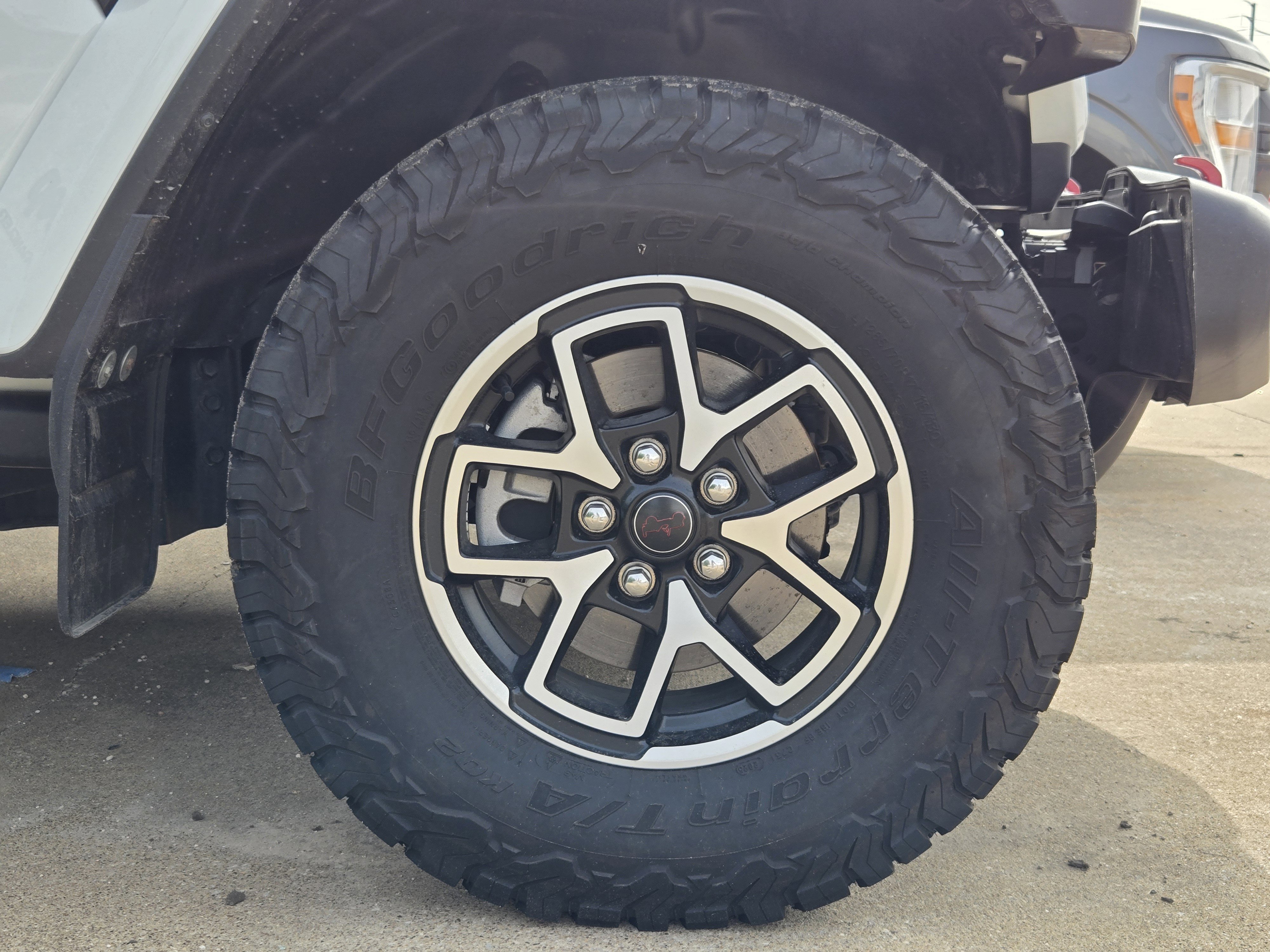 Used 2025 Jeep Wrangler Unlimited Rubicon w/ Safety Group AWD/4WD image 9