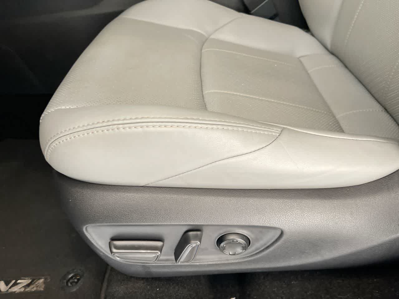 Used 2022 Toyota Venza Limited AWD/4WD image 12