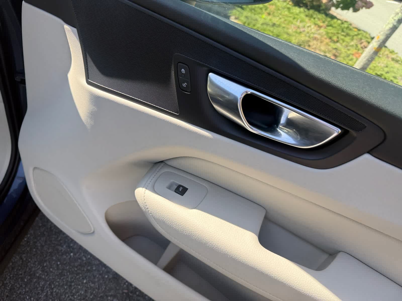 Used 2024 Volvo XC60 B5 Plus w/ Climate Package AWD/4WD image 19