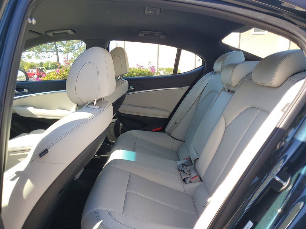 Certified 2025 Genesis G70 2.5T image 18