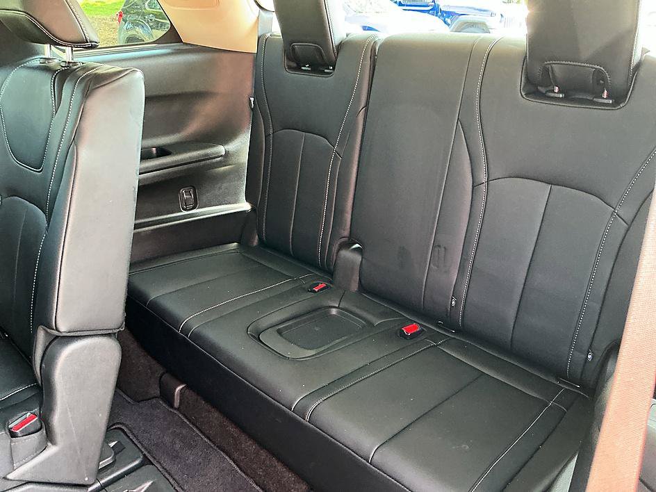 Used 2023 INFINITI QX60 Luxe w/ Cargo Package FWD image 28