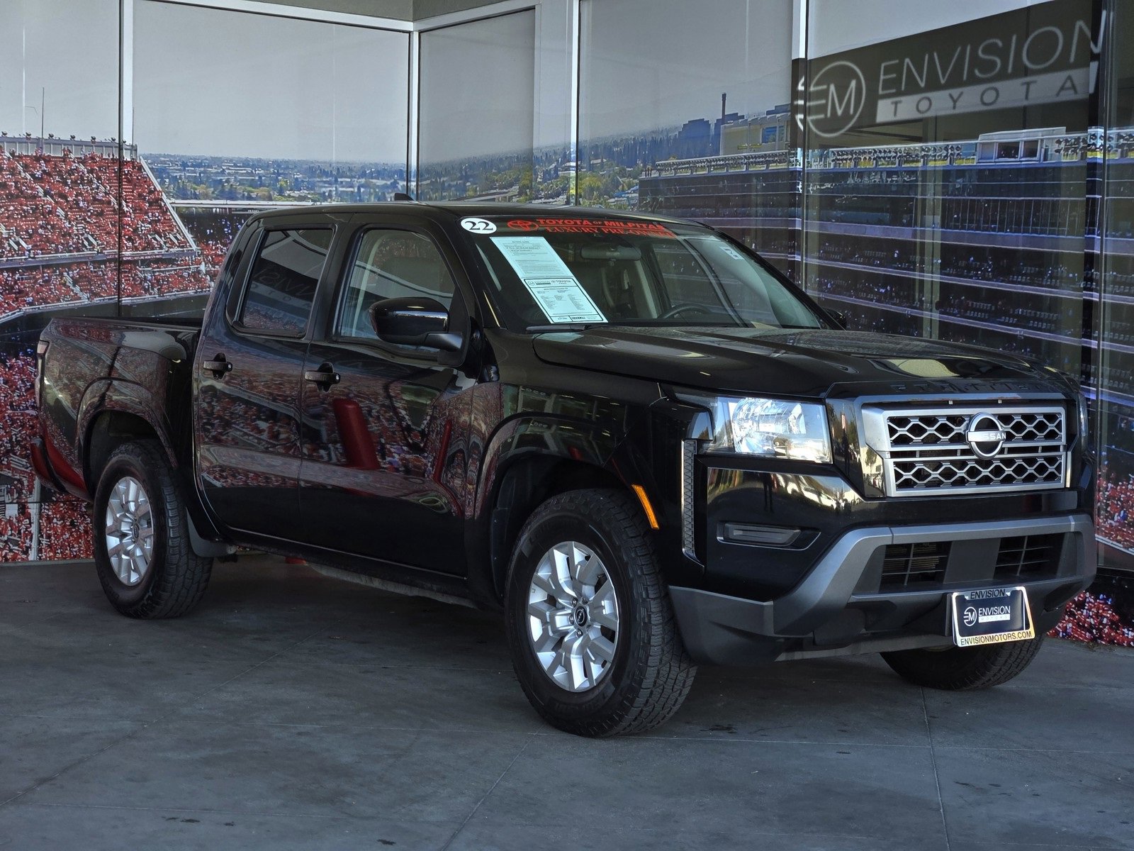 Used 2022 Nissan Frontier SV image 1