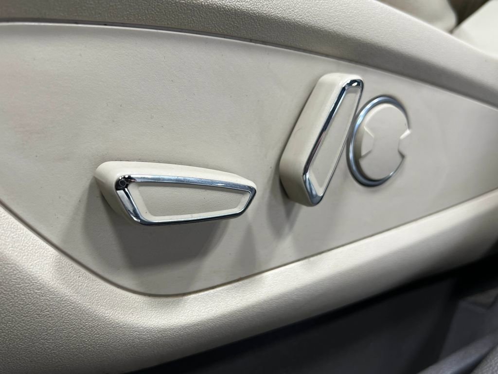 Used 2016 Lincoln MKX Reserve w/ Driver Assistance Package image 18