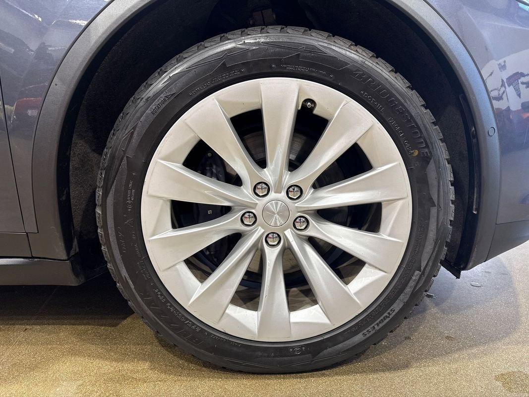 Used 2020 Tesla Model X image 48