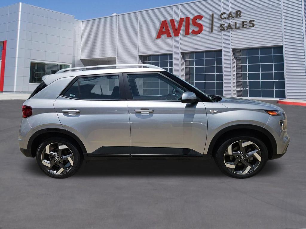 Used 2025 Hyundai Venue SEL FWD image 7