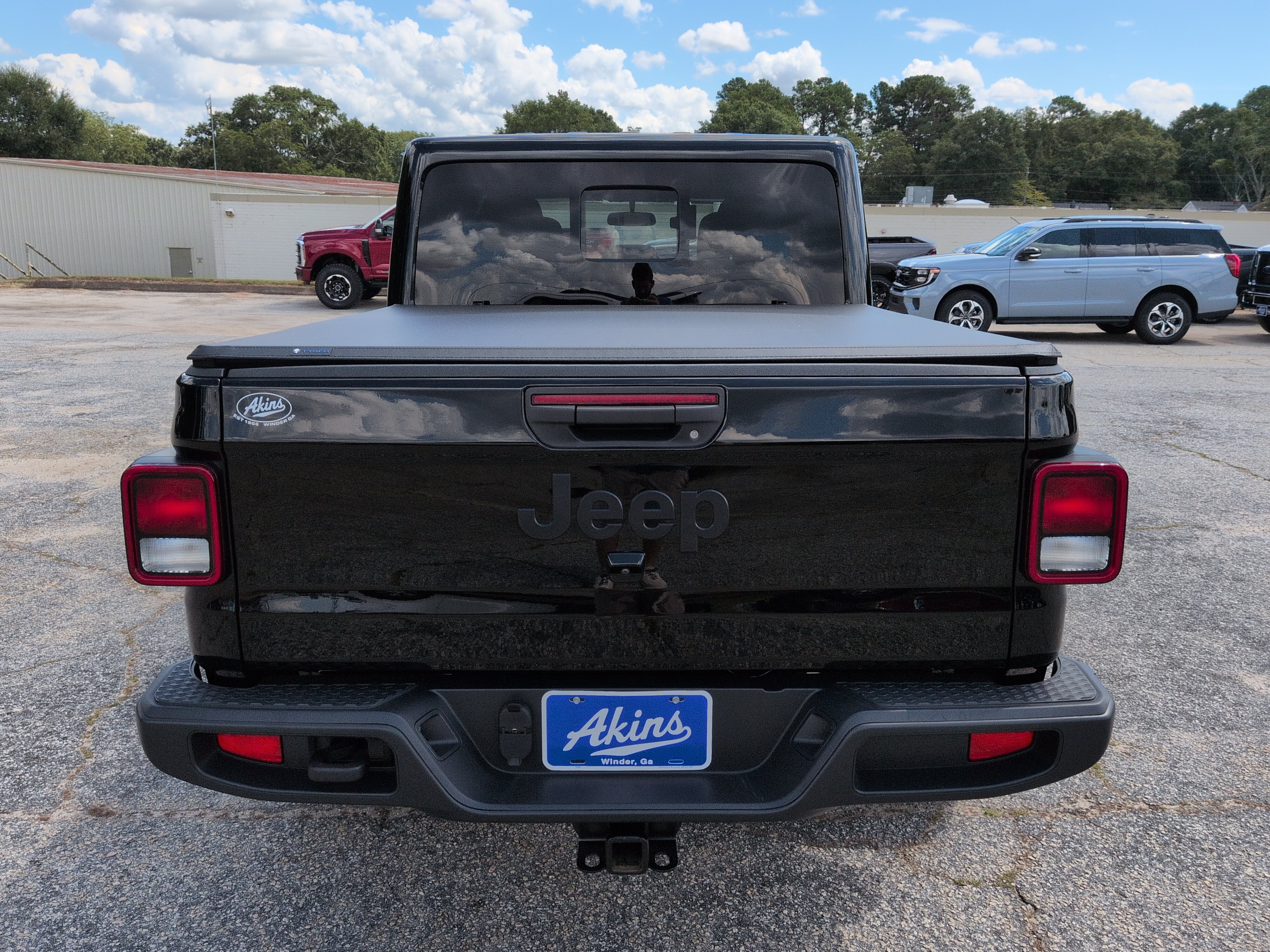 Used 2025 Jeep Gladiator Sport AWD/4WD image 4