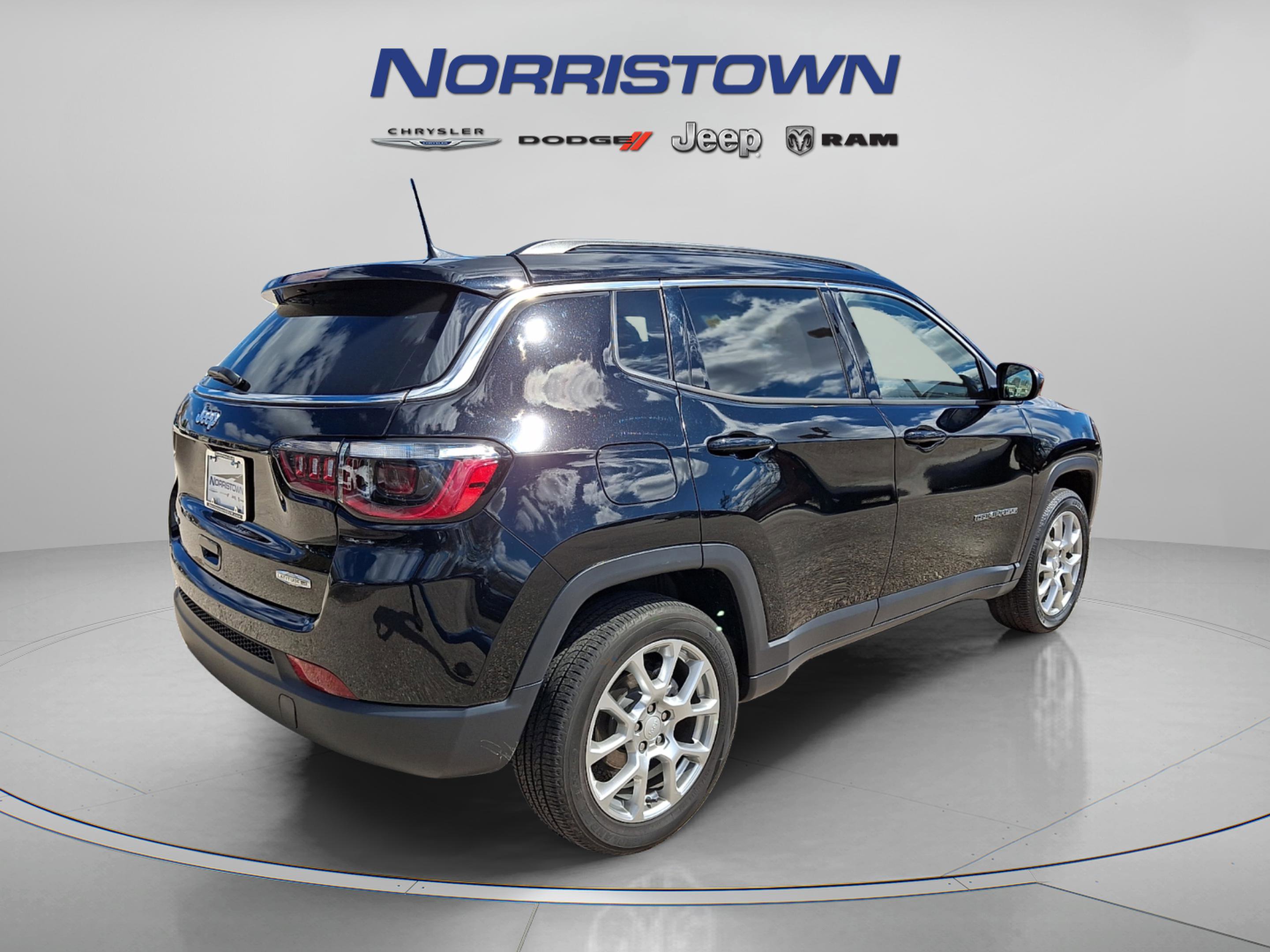 Certified 2023 Jeep Compass Latitude w/ Sun and Sound Group image 6