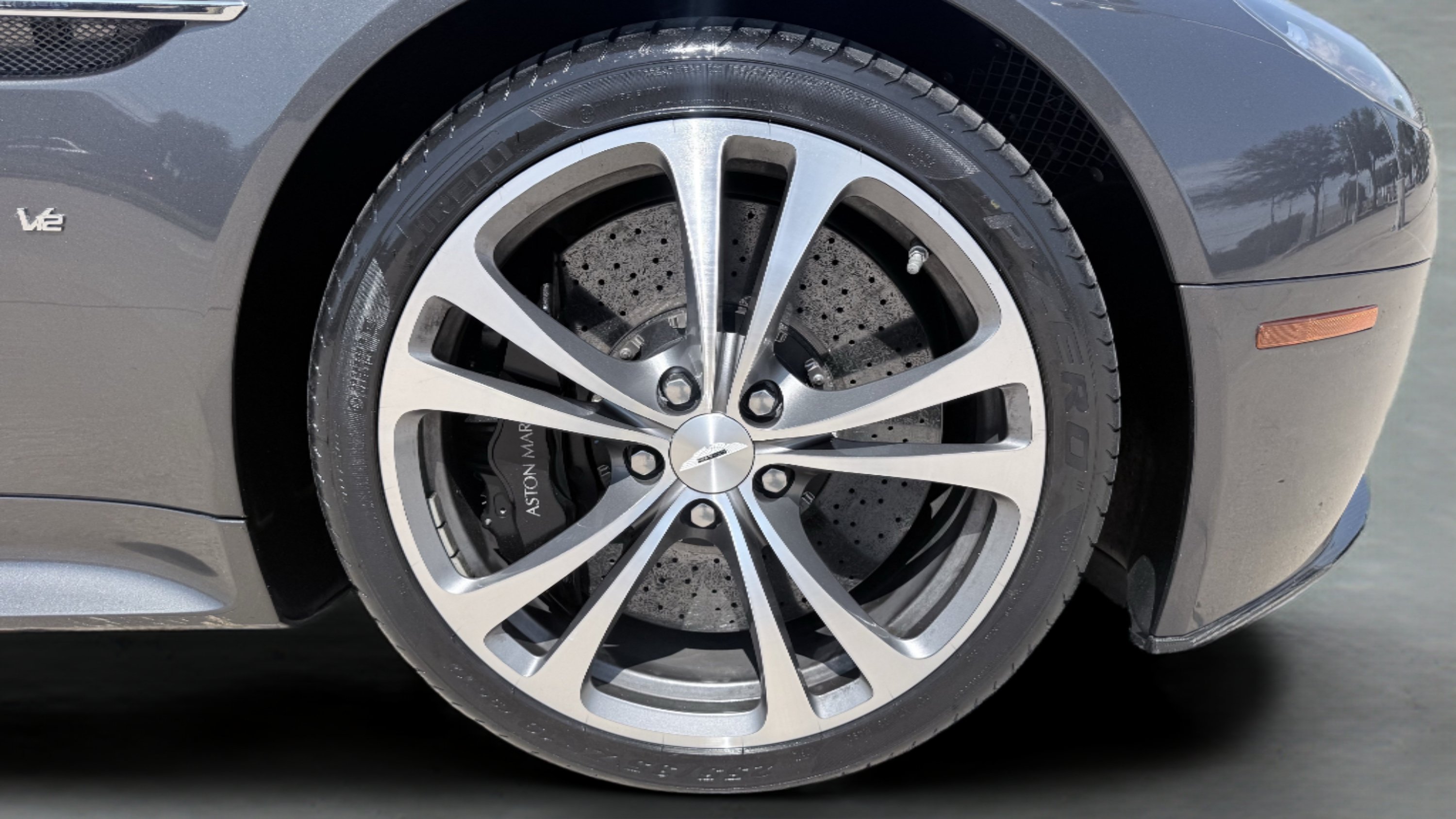 Used 2015 Aston Martin V12 Vantage S RWD image 10