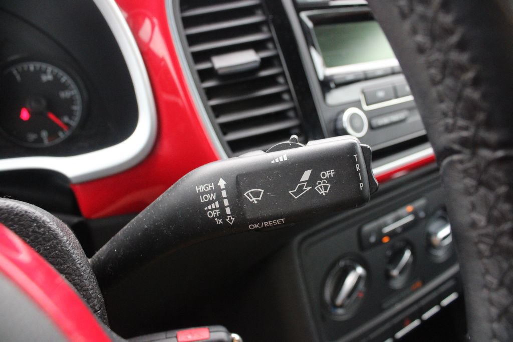 Used 2012 Volkswagen Beetle 2.5 FWD image 12