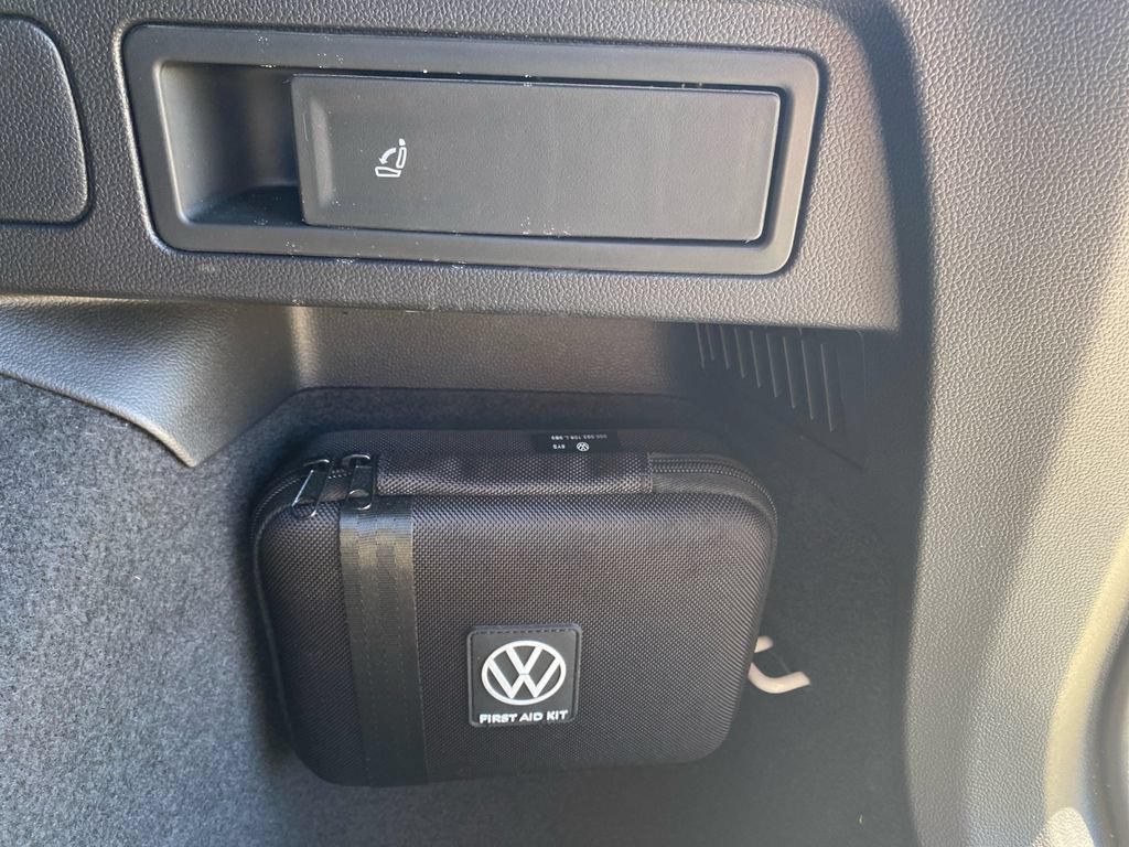 Used 2023 Volkswagen Tiguan SE AWD/4WD image 28