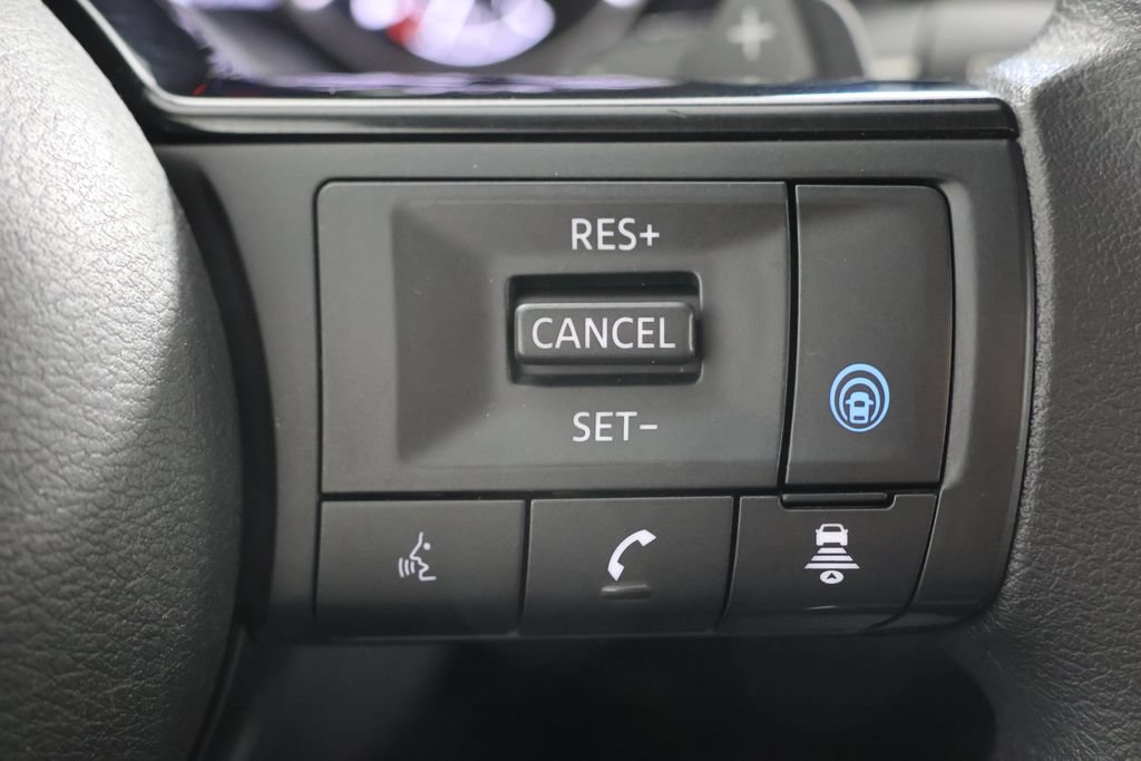 Used 2023 Nissan Rogue SV AWD/4WD image 12