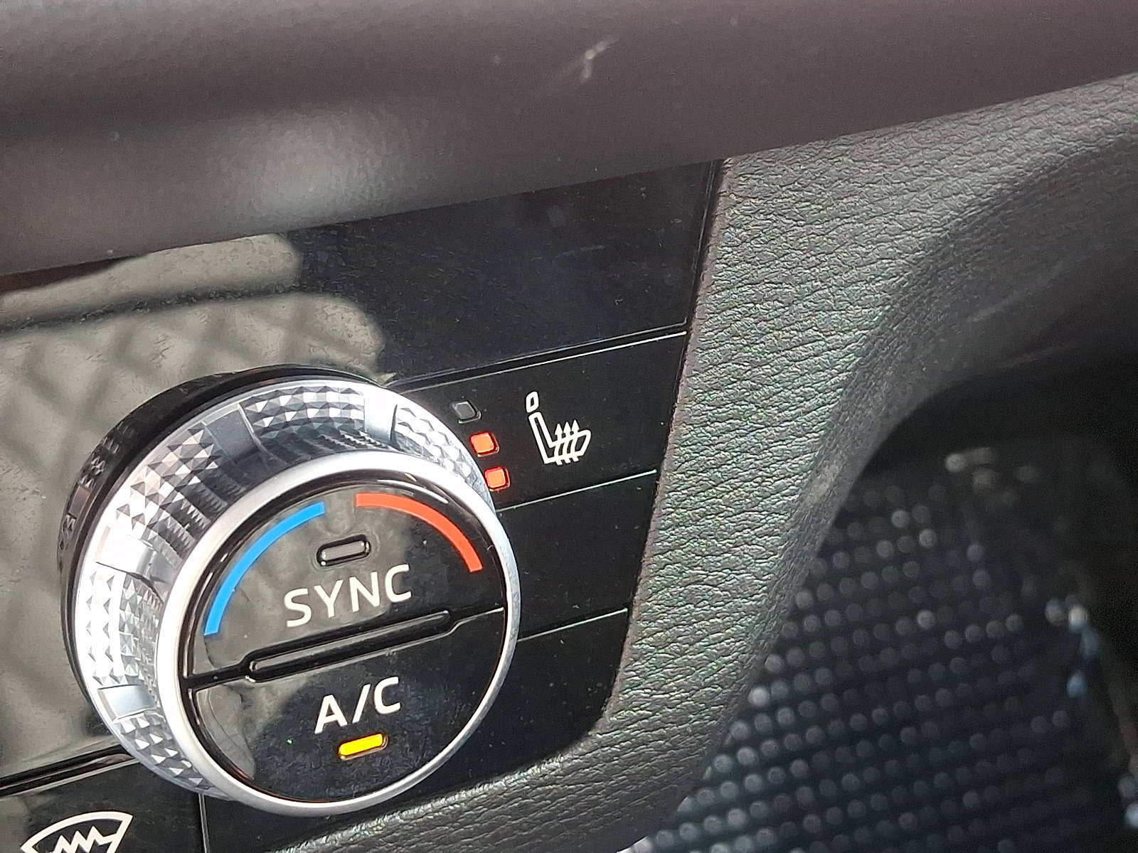 Used 2024 Mitsubishi Outlander SEL image 27